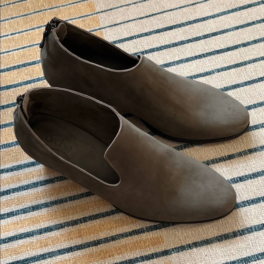 Arche Women’s Nubuck Taupe Booties size 39 (8.5)
